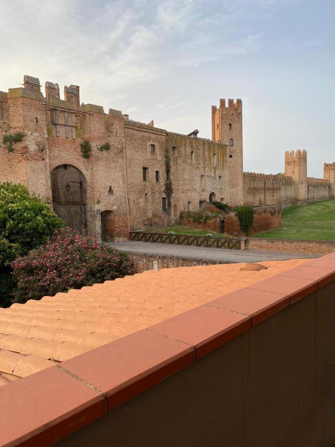 Sotto Le Mura Montagnana  Bilik gambar