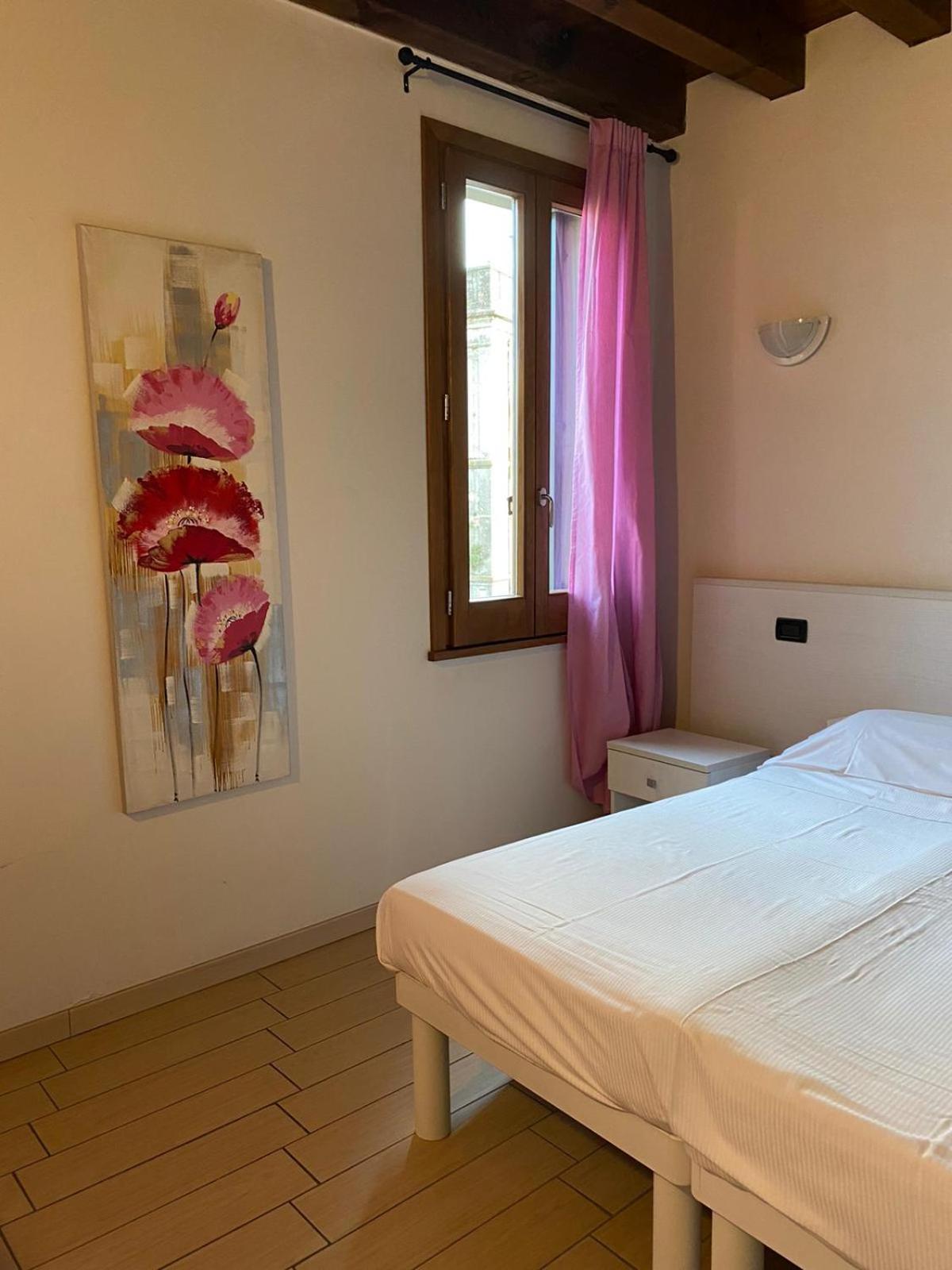 Sotto Le Mura Montagnana  Bilik gambar